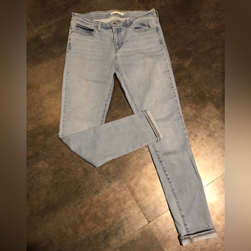 Levi’s Light Wash 711 Skinny size 29
